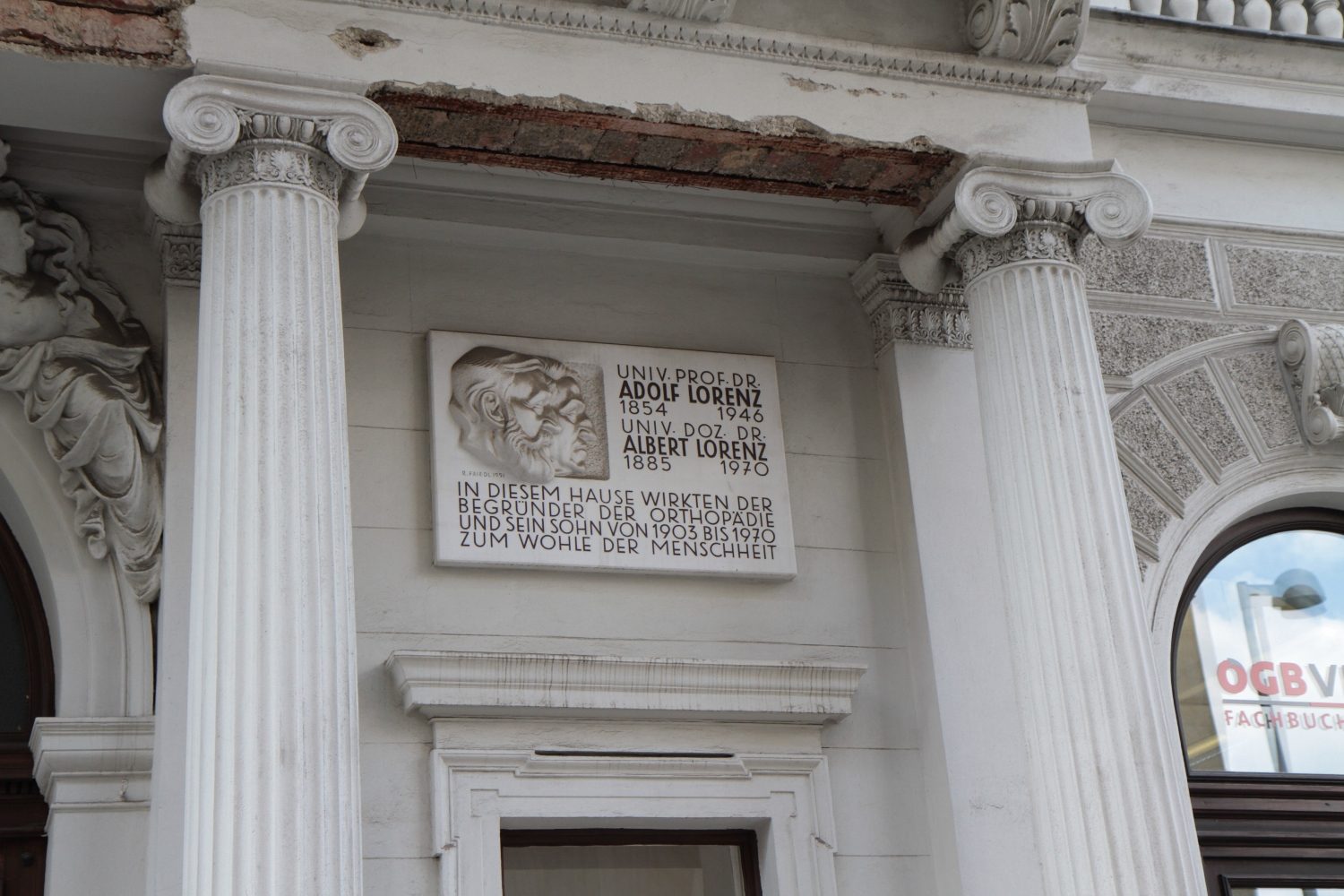 Adolf and Albert Lorenz house, Vienna - 02.jpg